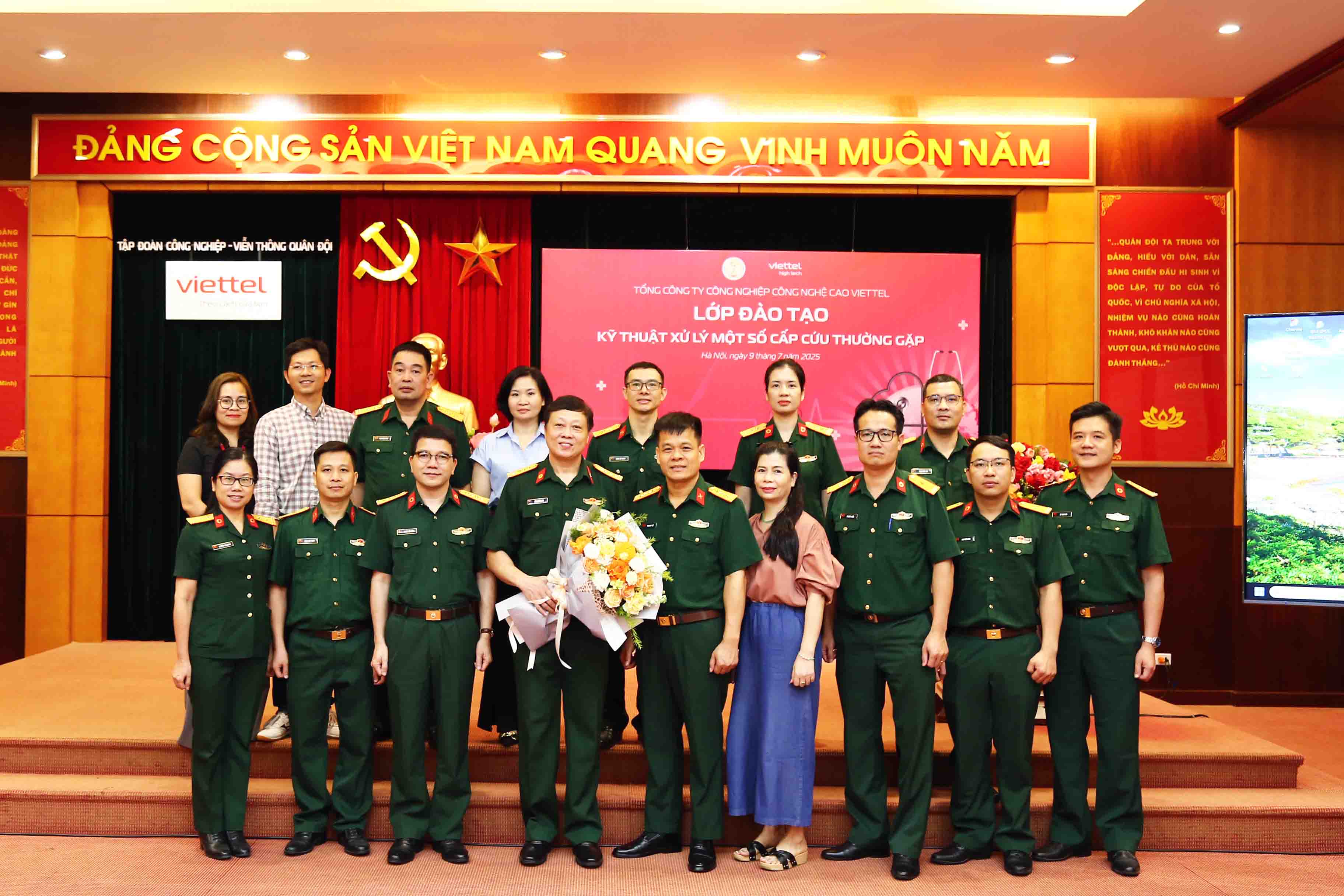 Bệnh viện Bỏng Quốc gia Lê Hữu Trác tập huấn kỹ thuật xử lý một số cấp cứu thường gặp cho cán bộ, nhân viên Tổng công ty Công nghiệp Công nghệ cao Viettel