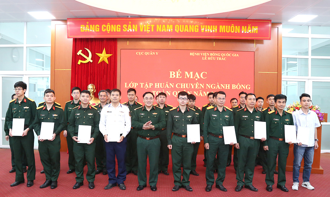 Bế giảng lớp tập huấn chuyên ngành Bỏng toàn Quân năm 2025