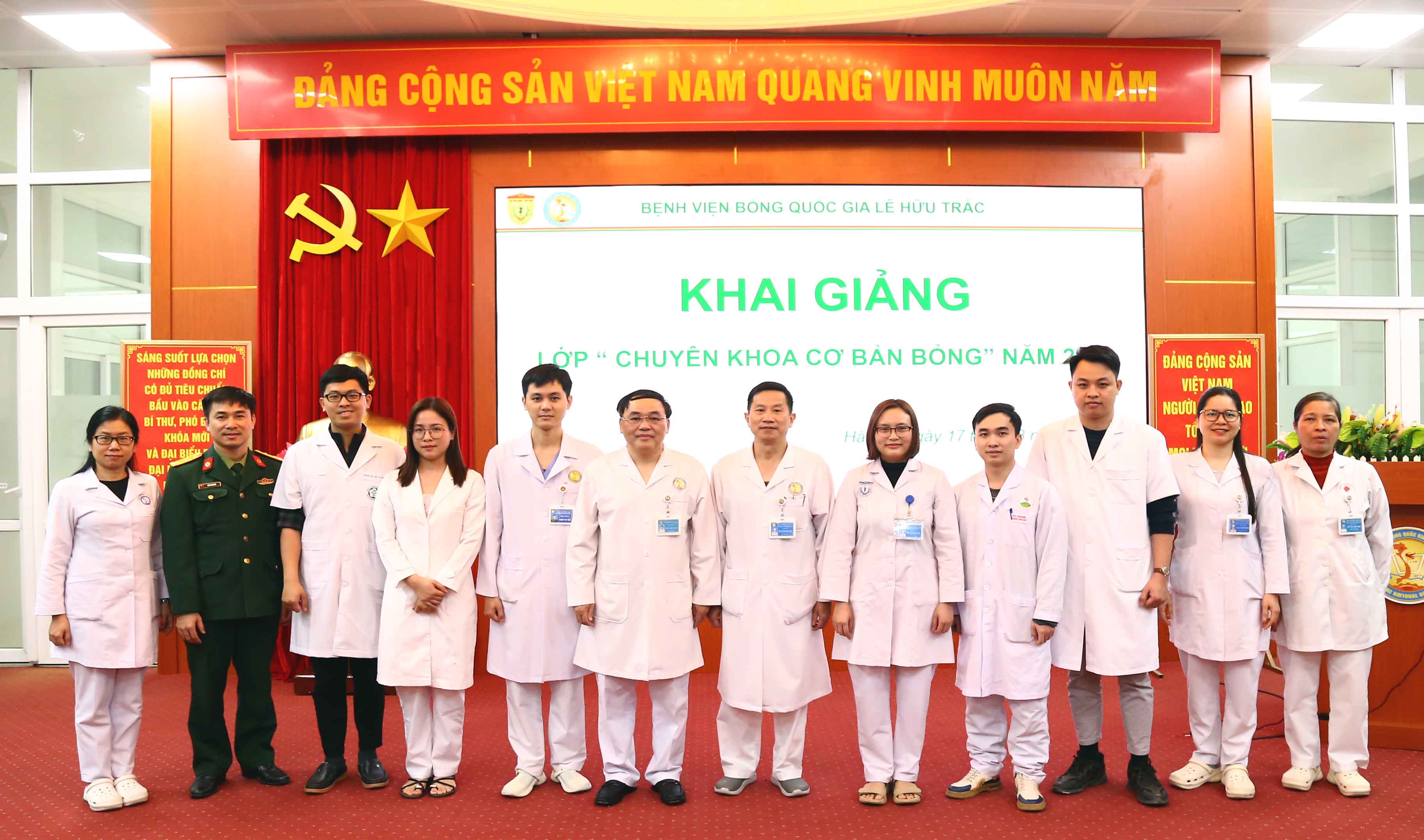 Bệnh viện Bỏng Quốc gia Lê Hữu Trác khai giảng lớp Chuyên khoa cơ bản Bỏng năm 2025