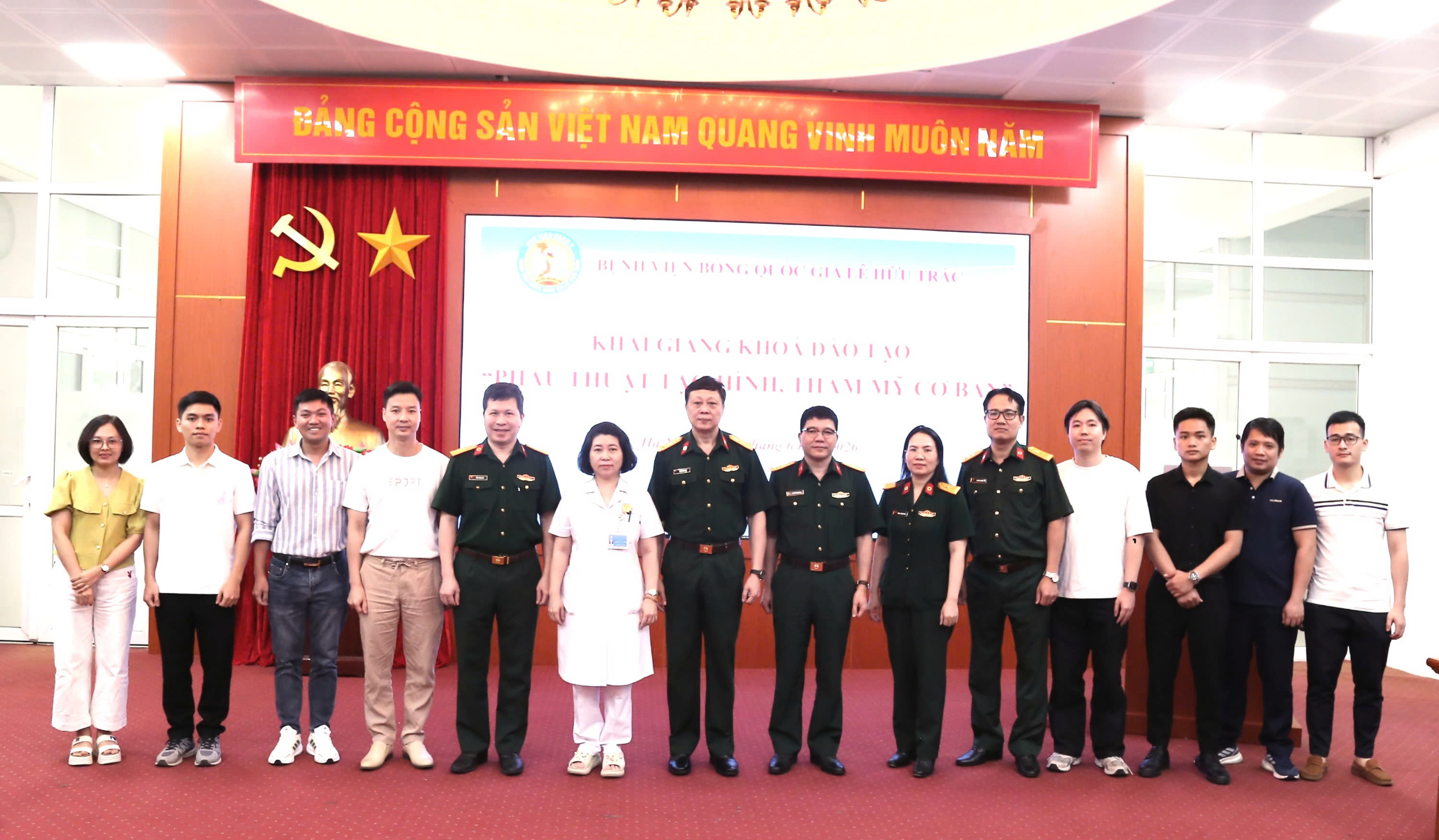 Bệnh viện Bỏng Quốc gia Lê Hữu Trác khai giảng khóa đào tạo “Phẫu thuật tạo hình, thẩm mỹ cơ bản” năm 2026