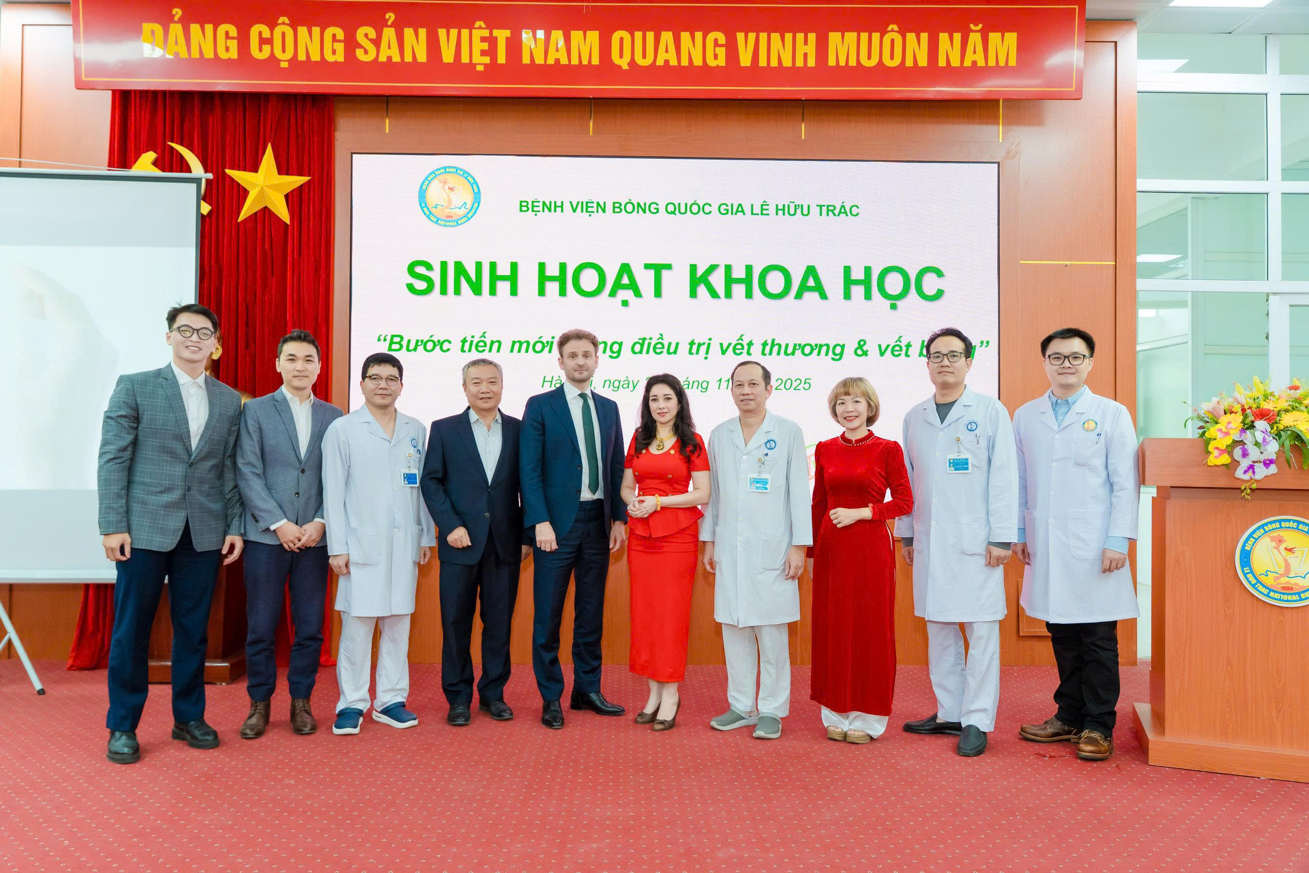Bệnh viện Bỏng Quốc gia Lê Hữu Trác sinh hoat khoa hoc chủ đề Bước tiến mới trong điều trị vết thương, vết bỏng
