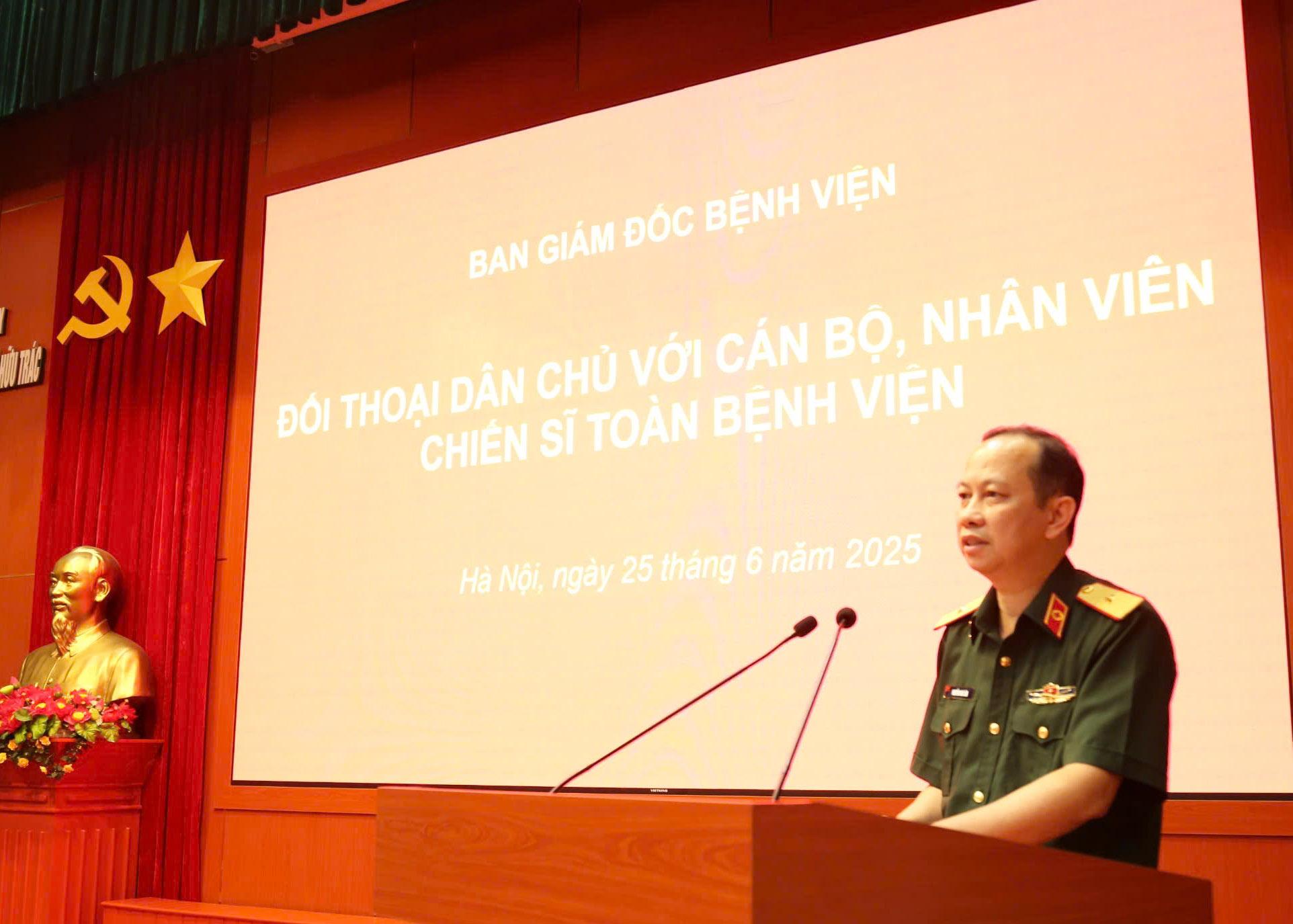 Bệnh viện Bỏng Quốc gia Lê Hữu Trác tổ chức đối thoại dân chủ với cán bộ, nhân viên bệnh viện