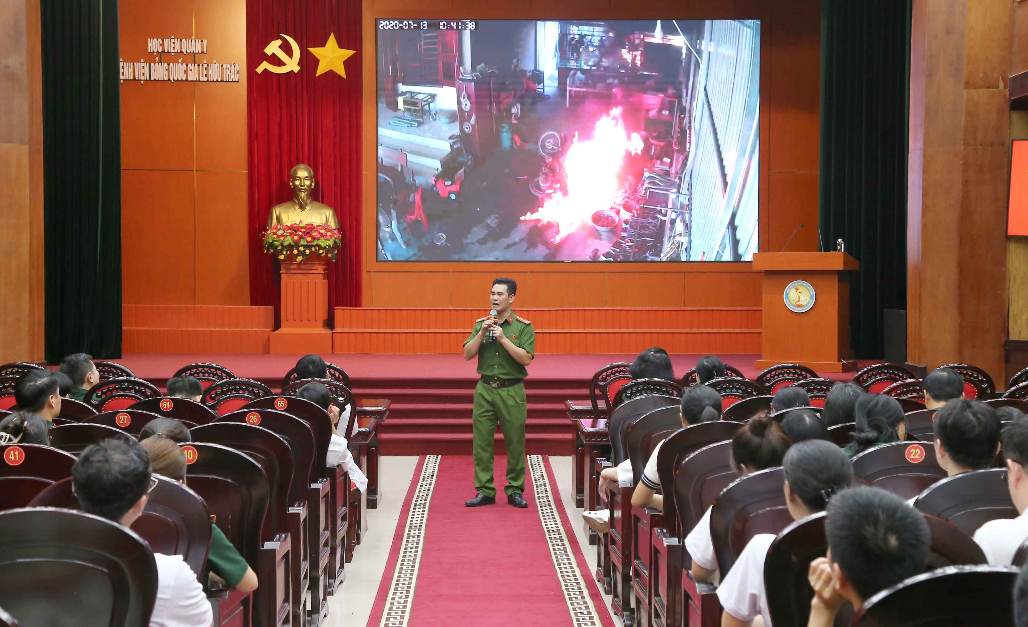 Bệnh viện Bỏng Quốc gia Lê Hữu Trác tập huấn kiến thức, kỹ năng phòng cháy, chữa cháy và cứu nạn, cứu hộ năm 2026
