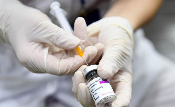 Vaccine AstraZeneca và vaccine mRNA có hiệu quả tương đương trong ngăn ngừa nhập viện, tử vong do COVID-19