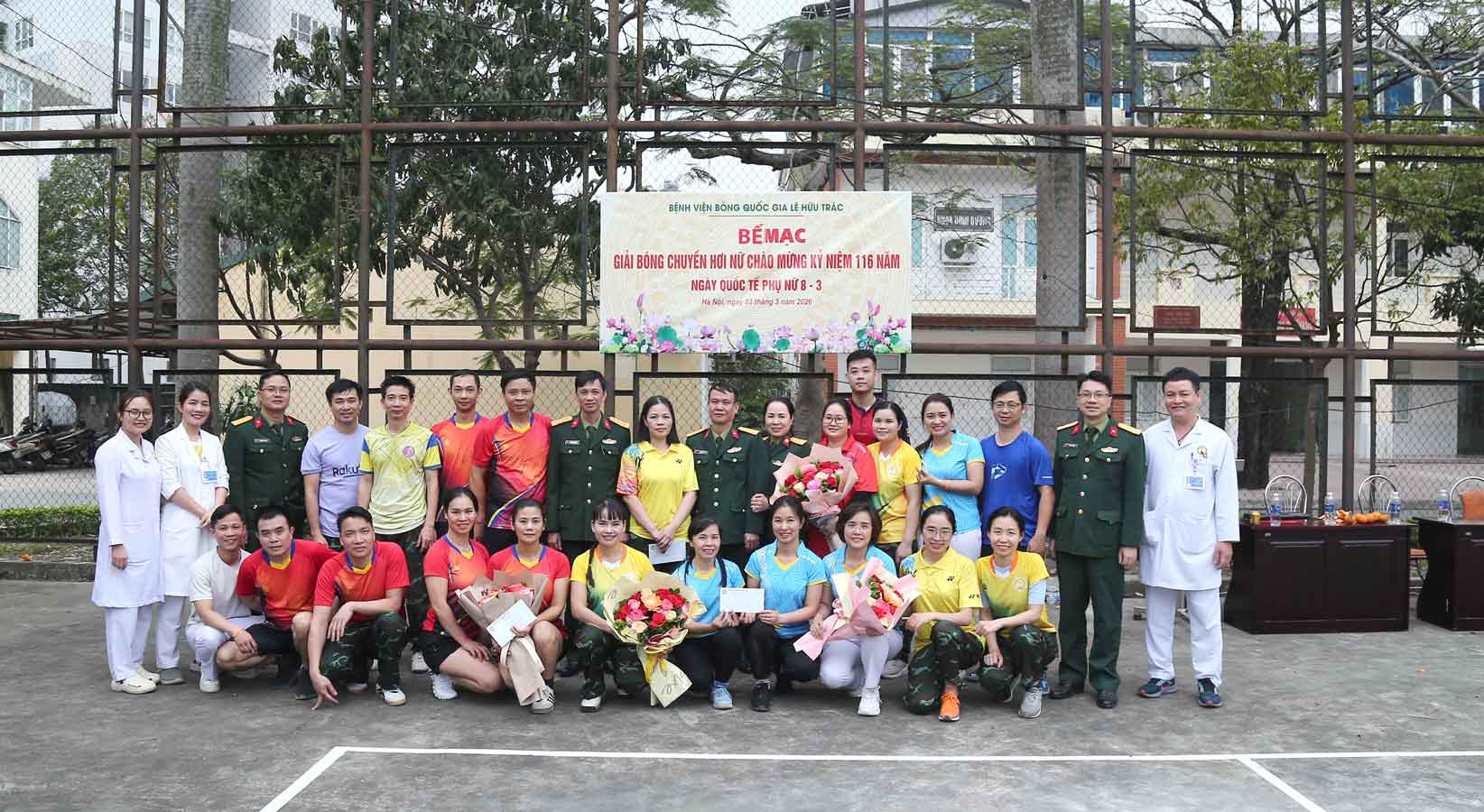 Bệnh viện Bỏng Quốc gia Lê Hữu Trác tổ chức giải bóng chuyền hơi chào mừng Ngày Quốc tế Phụ nữ 8/3