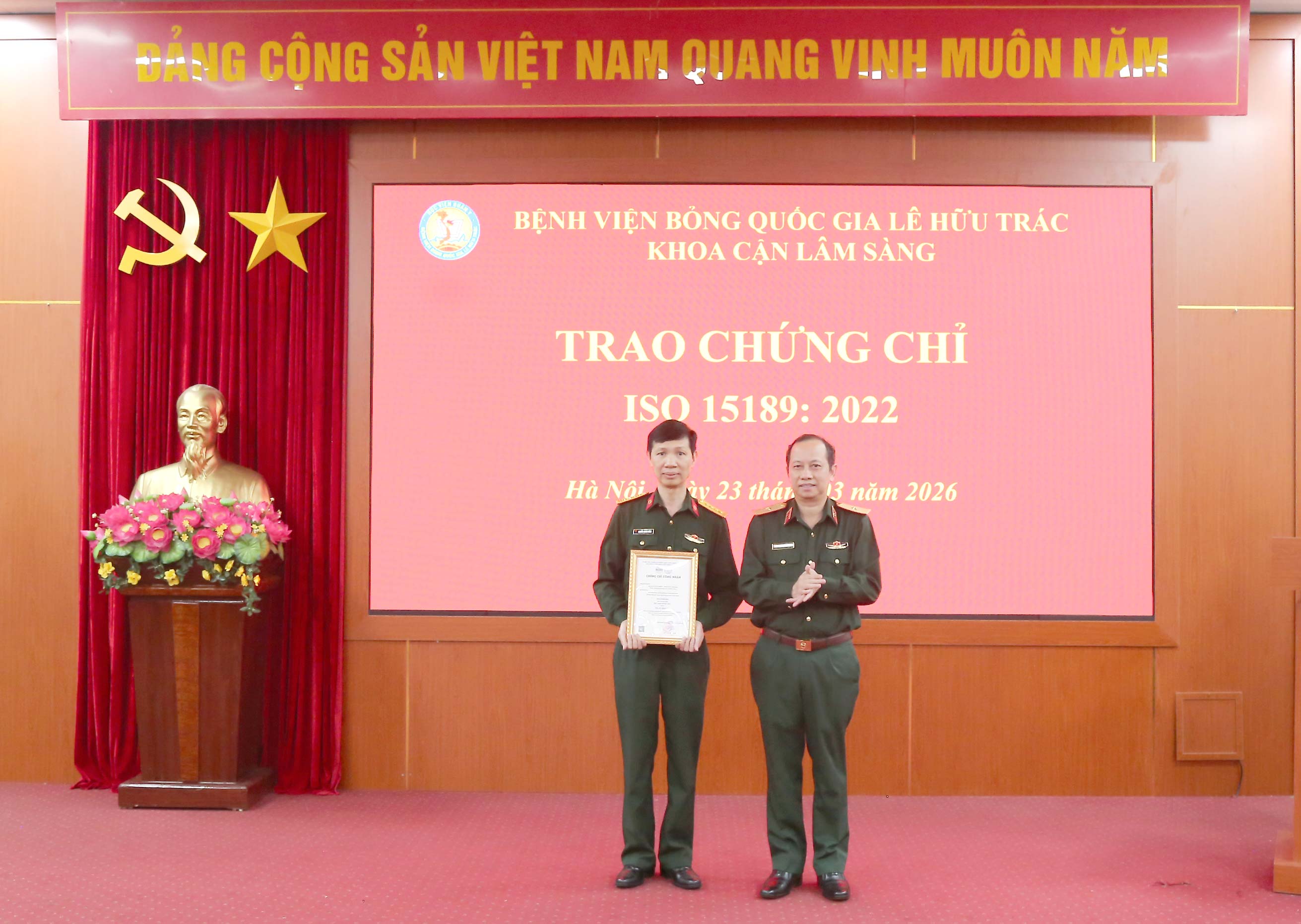 Khoa Cận lâm sàng, Bệnh viện Bỏng Quốc gia Lê Hữu Trác đón nhận chứng chỉ quốc tế ISO 15189:2022
